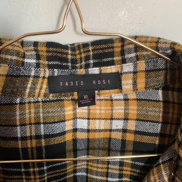 Crop flannel - Picture 3 of 6
